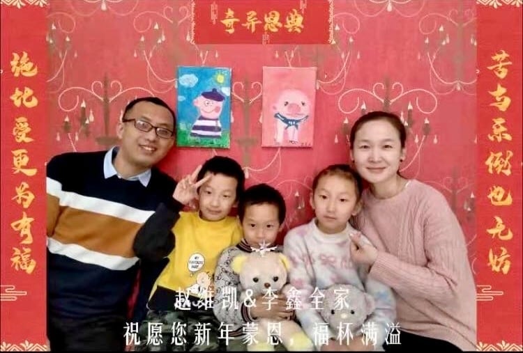 Pai cristão é preso e acusado de terrorismo na China por educar seus filhos em casa