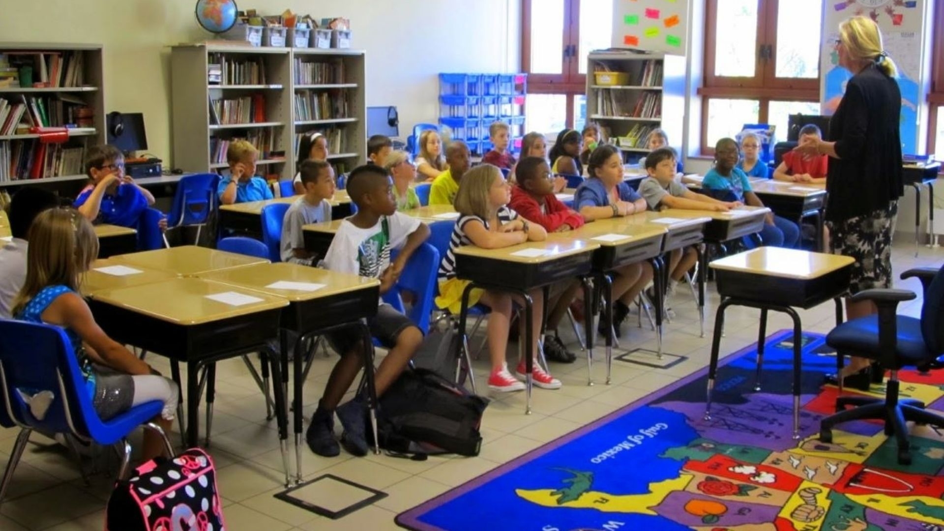 Escola nos EUA diz para pais cristãos deixarem distrito escolar, ao questionar ensino LGBT