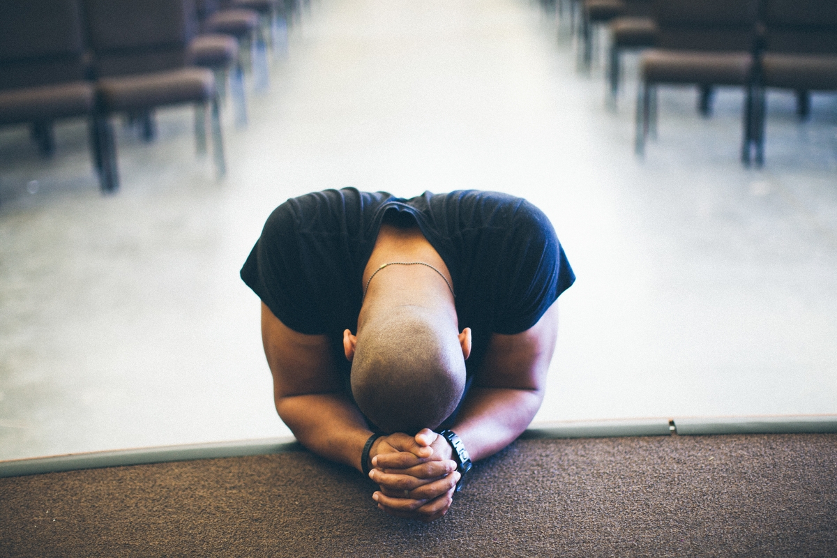 “Você pode se achegar à presença de Deus mesmo se sentindo indigno”, lembra pastor