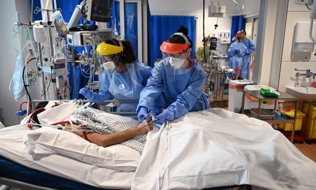 Família ora por filho na UTI e vê toda ala de hospital ser tocada: “Eles viram nossa fé”