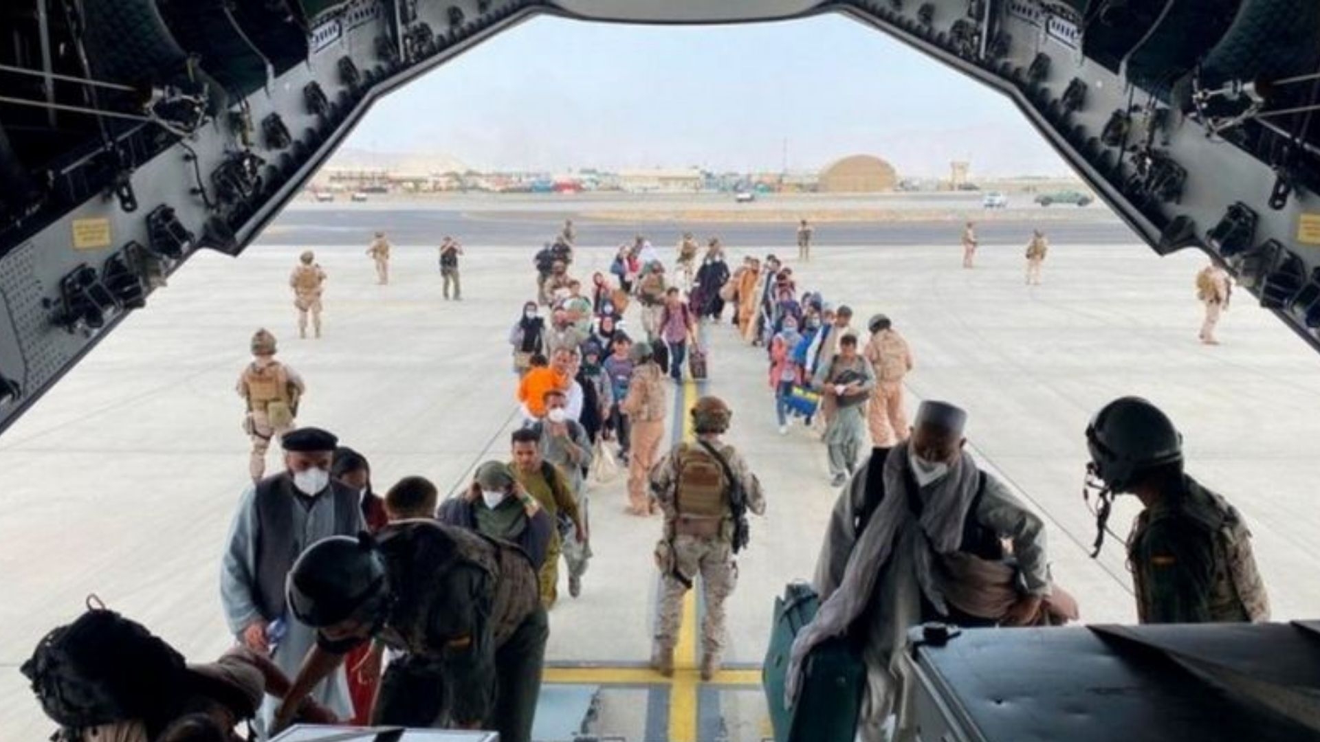 Ministro britânico alerta que aeroporto de Cabul pode ser atacado “em poucas horas”