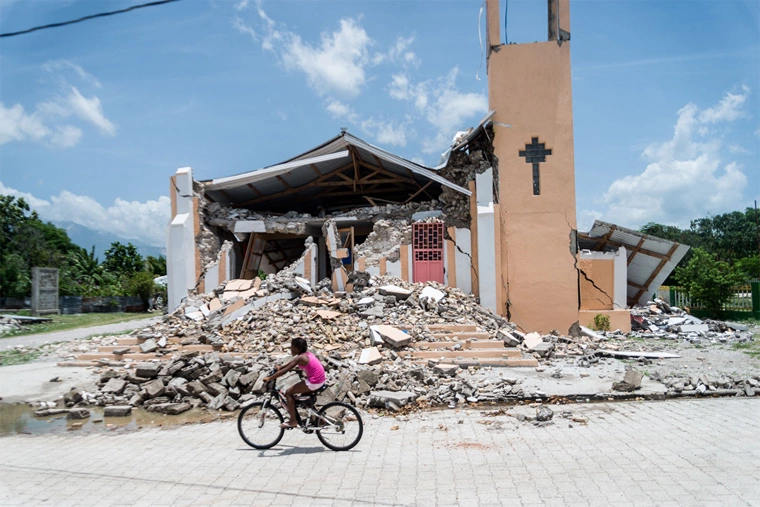 ONG do Bispo TD Jakes arrecada ajuda para 25 mil famílias no Haiti, após terremoto