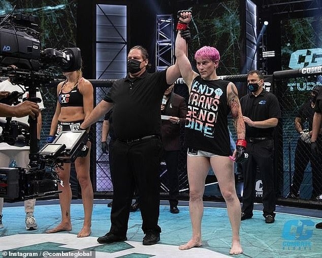Homem trans vence mulher no MMA e gera críticas: ‘Injusto e repugnante’