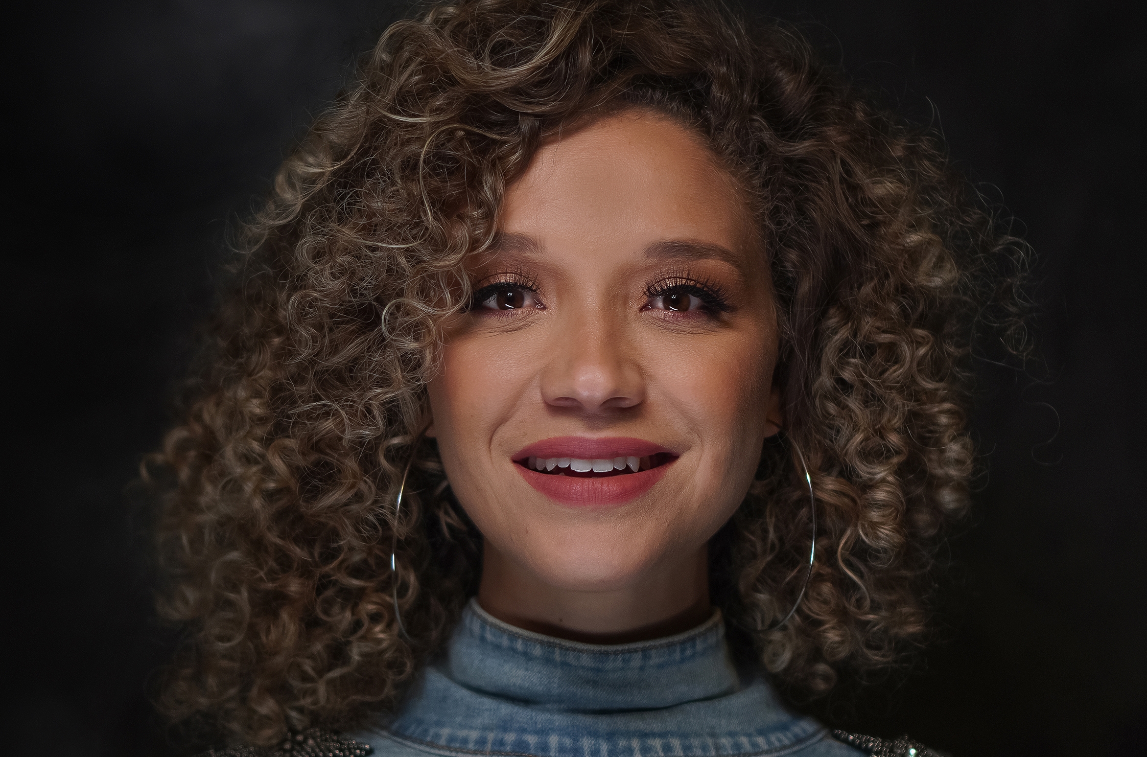 Arianne apresenta “Hoje”, seu novo EP