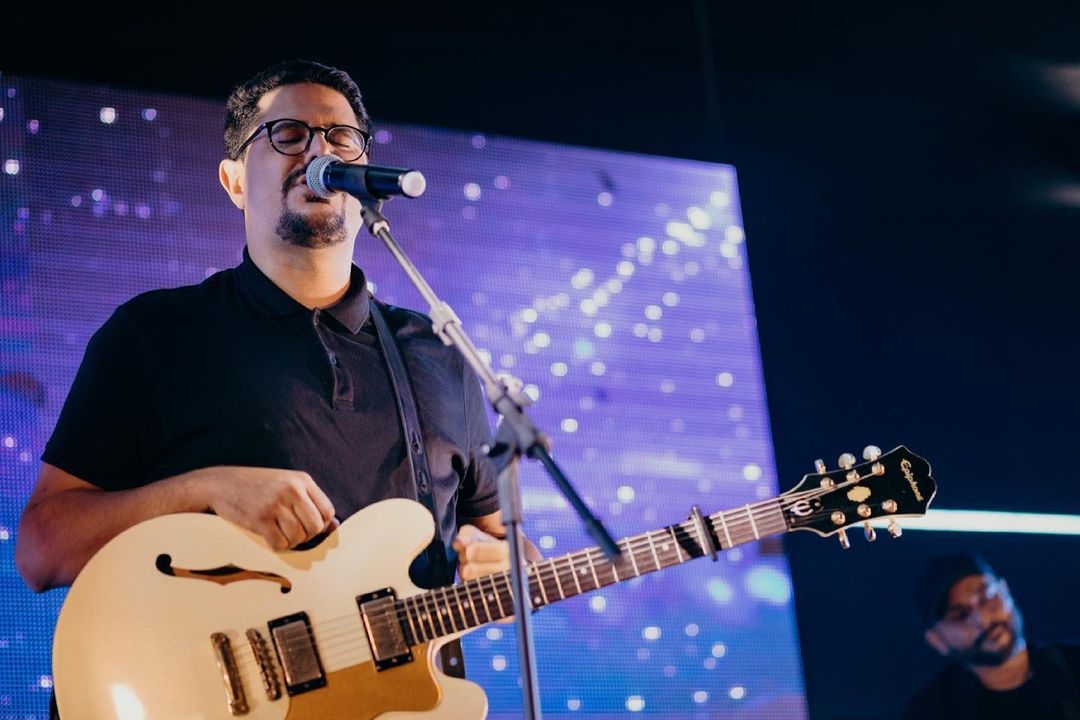 “Eu poderia ter me tornado um artista raso, mas a Igreja me salvou”, diz Fred Arrais