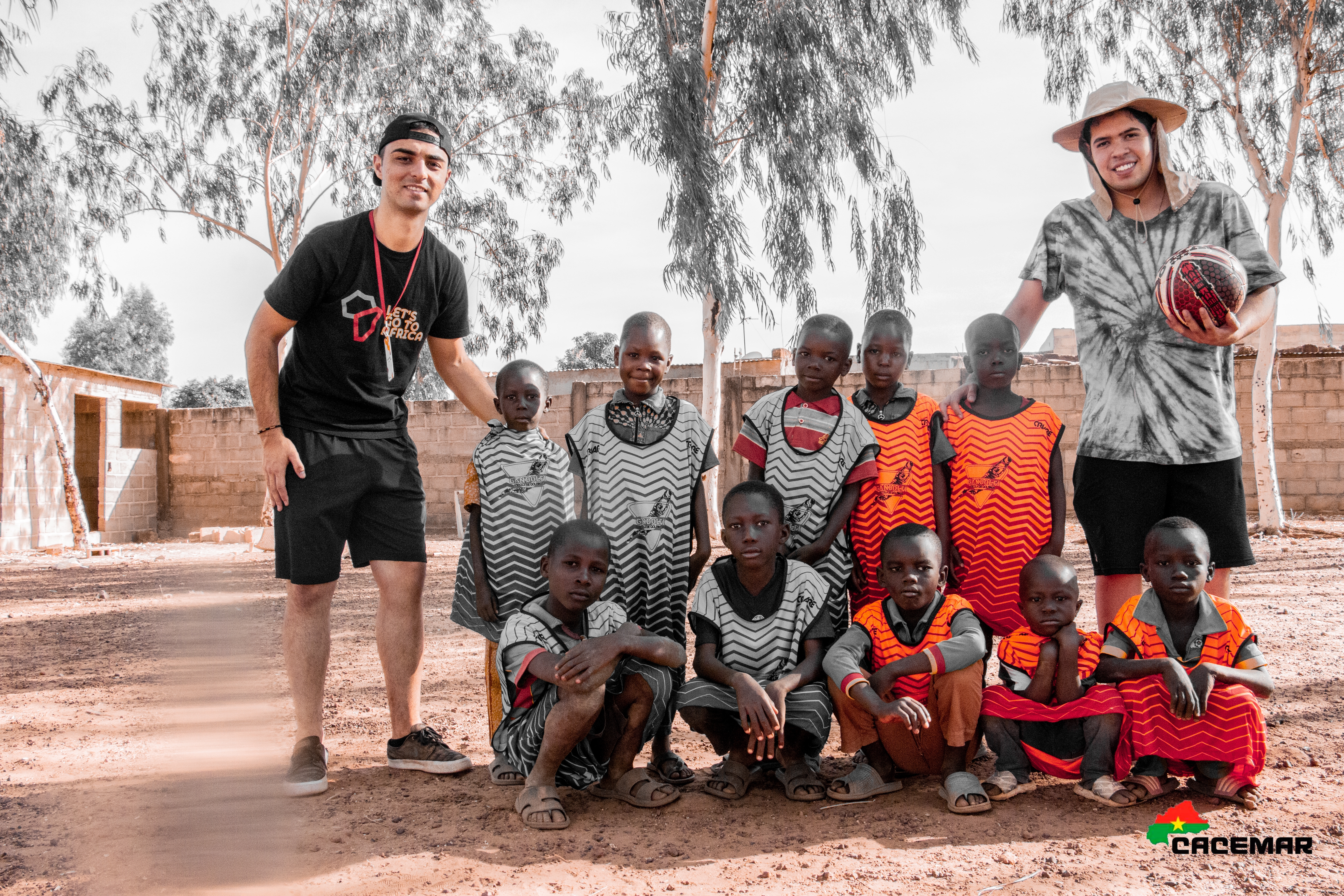 Jovens cristãos embarcam para África em missão com meninos escravizados