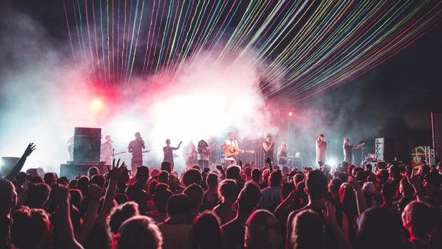 Hillsong pode ser multada por jovens dançarem e cantarem em acampamento, na Austrália