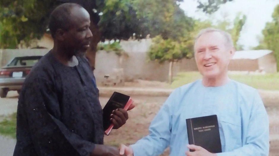 Leprosos são curados e evangelizam aldeia na Nigéria, abrindo caminho para missionários