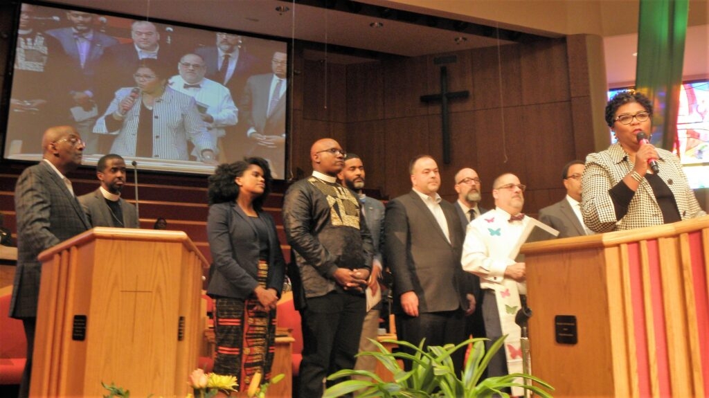 Igreja paga mais de US$ 100 milhões em dívidas médicas de famílias nos EUA