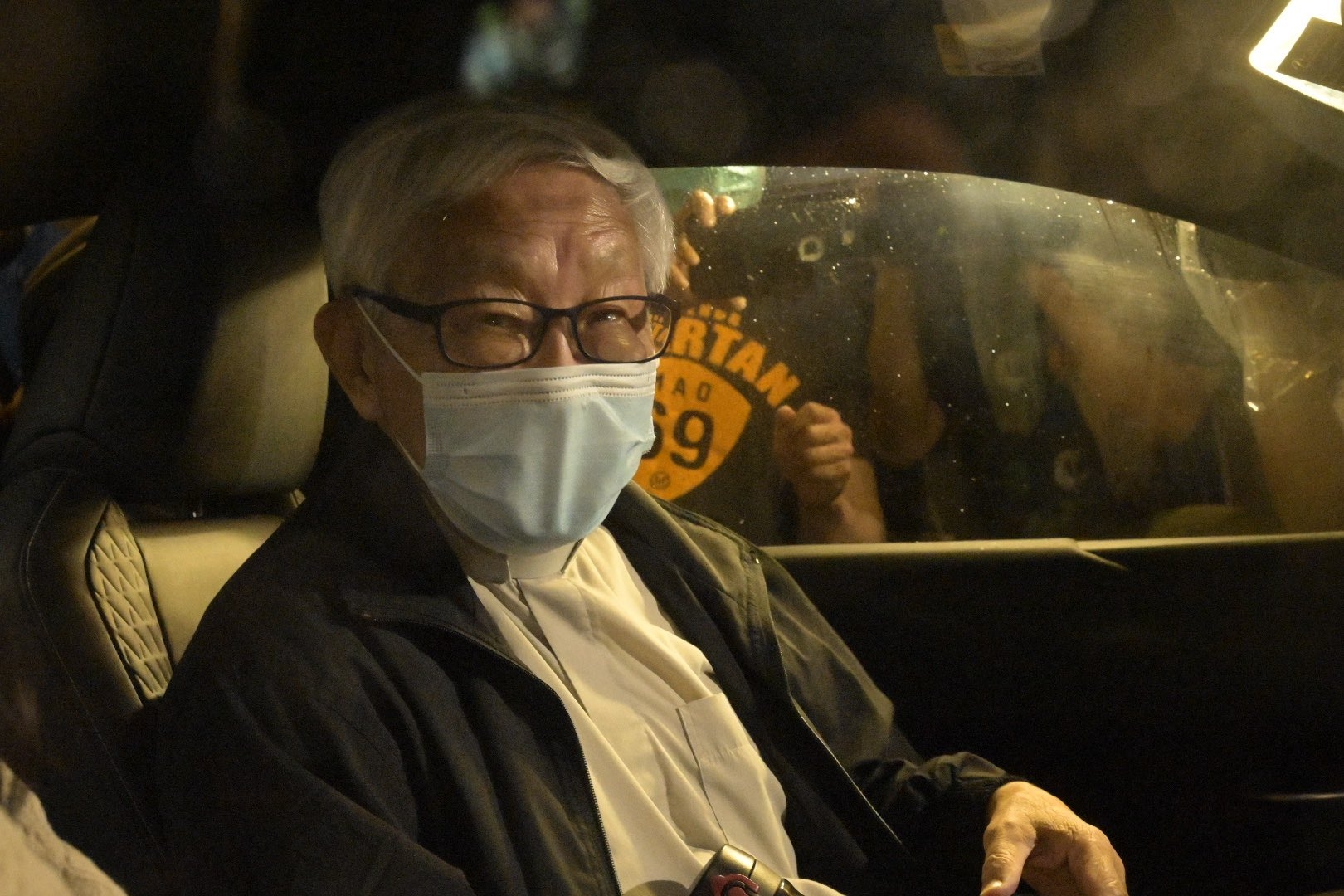 Cardeal de 90 anos é preso em Hong Kong por apoiar a democracia