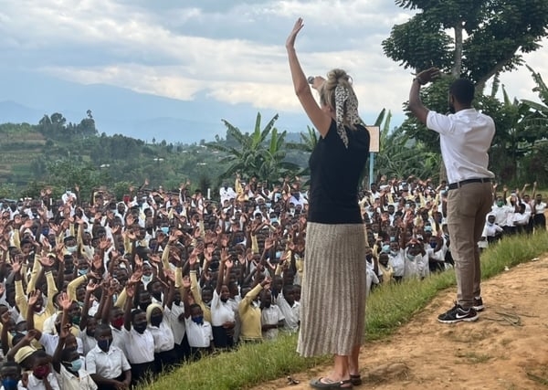 Mais de 600 mil crianças aceitam Jesus durante cruzada em Ruanda