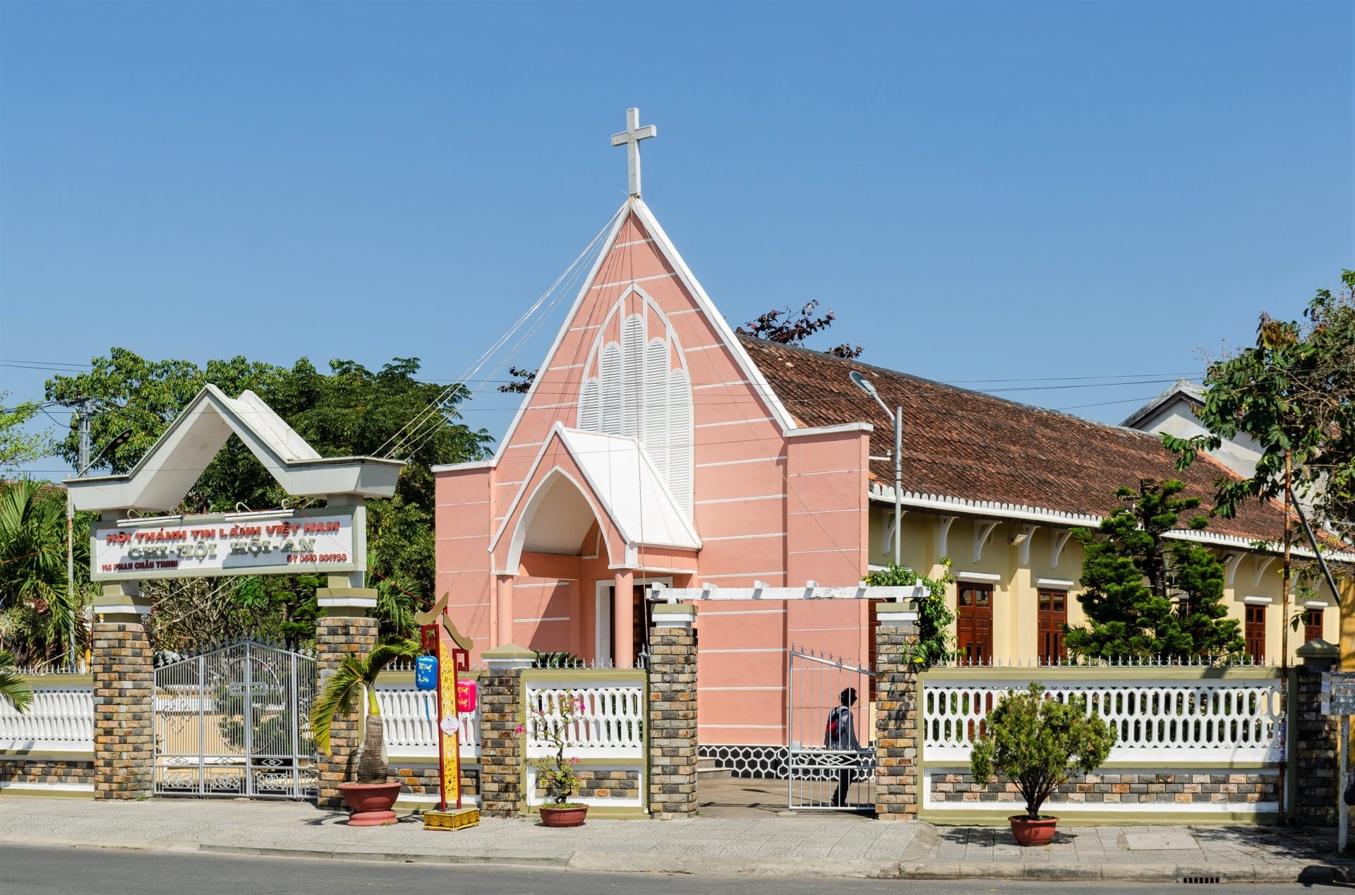 Autoridades do Vietnã expulsam fiéis para criar “zonas livres de cristãos”