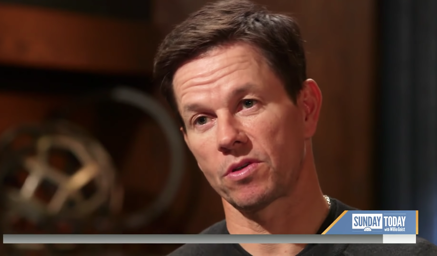 “Não consigo começar o dia sem estar em oração”, diz ator Mark Wahlberg