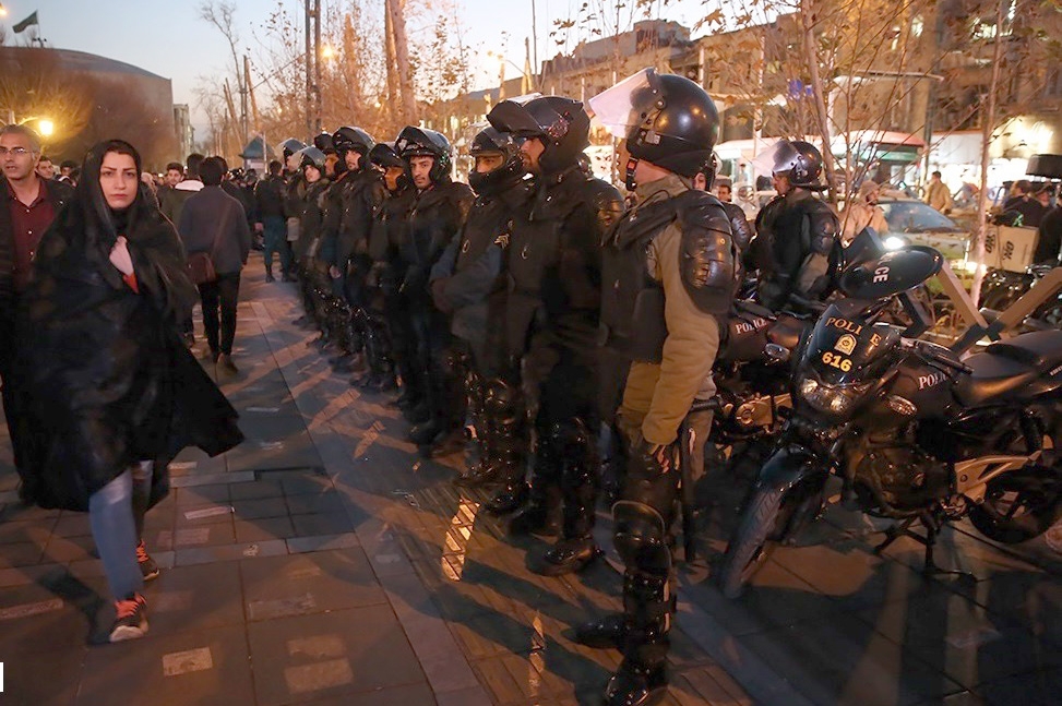 Polícia do Irã está invadindo casas de cristãos, relata uma fiel