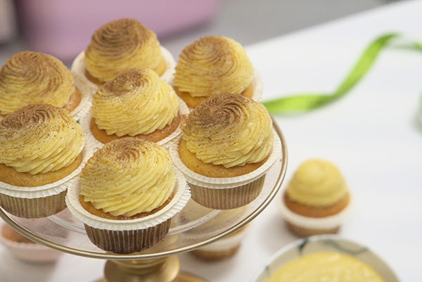 Cupcake de milho com cobertura de brigadeiro de milho