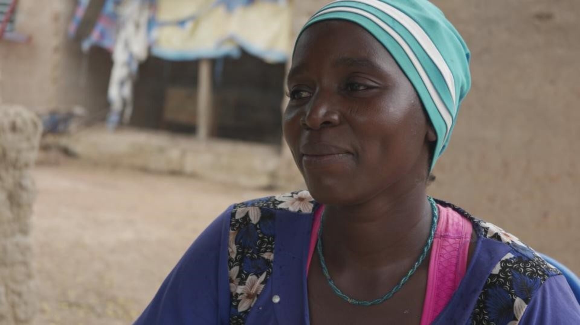 Mulher sequestrada por terroristas durante 3 anos permanece fiel: “Deus me salvou”
