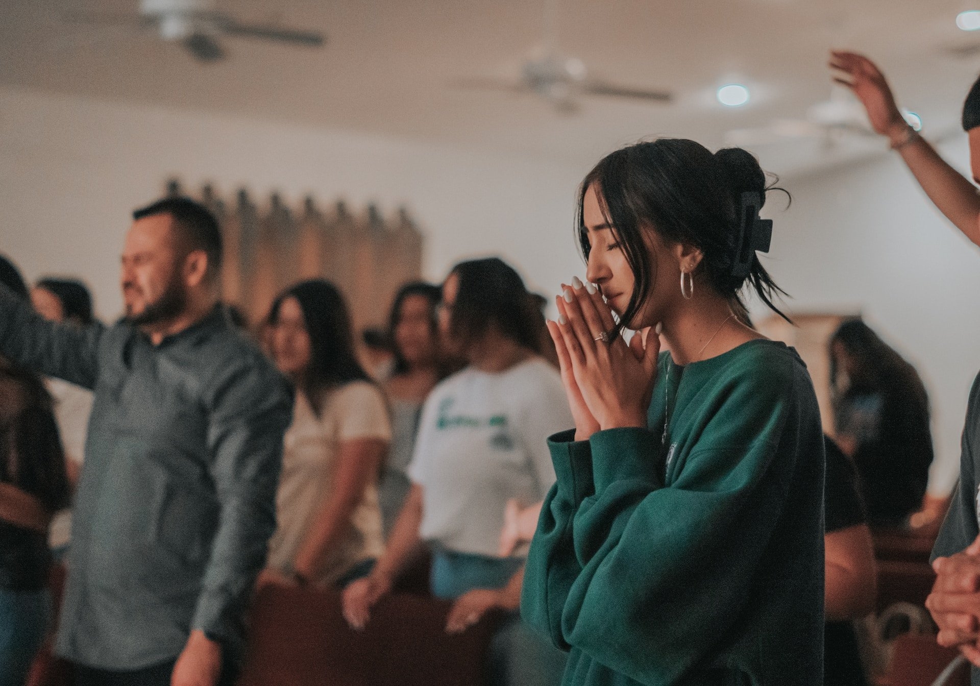 Pastor aconselha jovens que lutam com saúde mental: "Encontre sua identidade em Cristo"