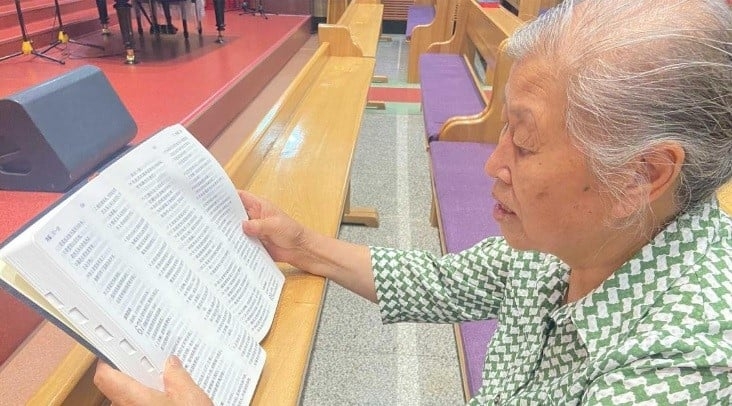 Idosa chinesa ensina a valorizar as Escrituras: ‘Deixo de comer, mas não de ler a Bíblia’