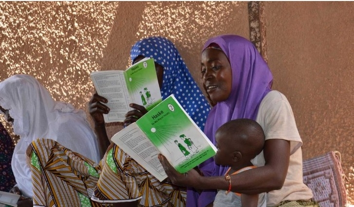 Mais de 3 mil pessoas conseguem ler a Bíblia após projeto de alfabetização no Níger