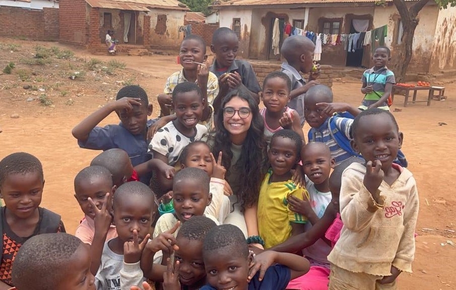 Adolescente troca festa de 15 anos por viagem missionária na África: “Valeu a pena”