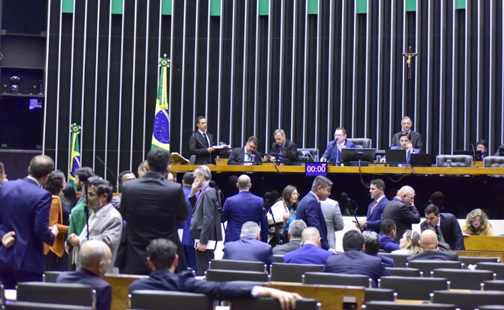 Câmara aprova projeto que proíbe linguagem neutra em órgãos públicos