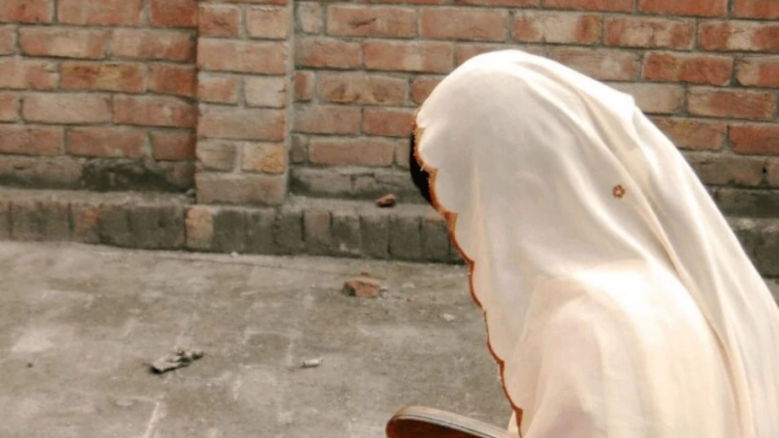 Mãe é separada dos filhos após marido muçulmano descobrir sua conversão no Oriente Médio