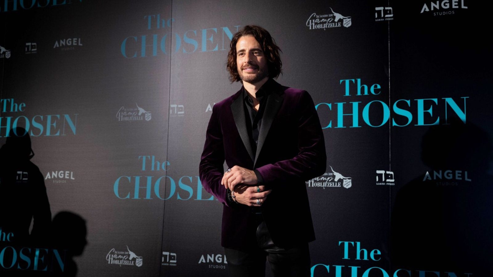 Ator de “The Chosen” diz que Deus usou a série para atraí-lo: “Precisava depender Dele”