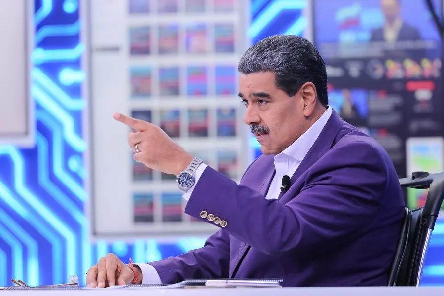 Maduro patrocina reformas em igrejas evangélicas de olho nas eleições da Venezuela