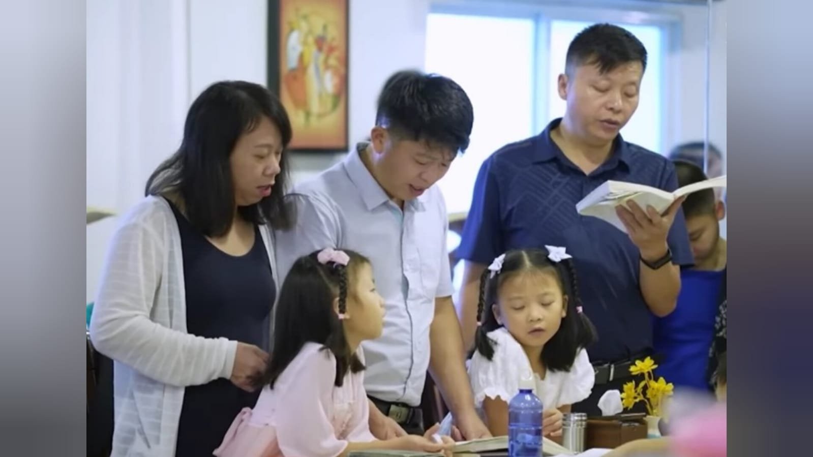 Igreja perseguida que fugiu da China faz culto pela 1ª vez nos EUA