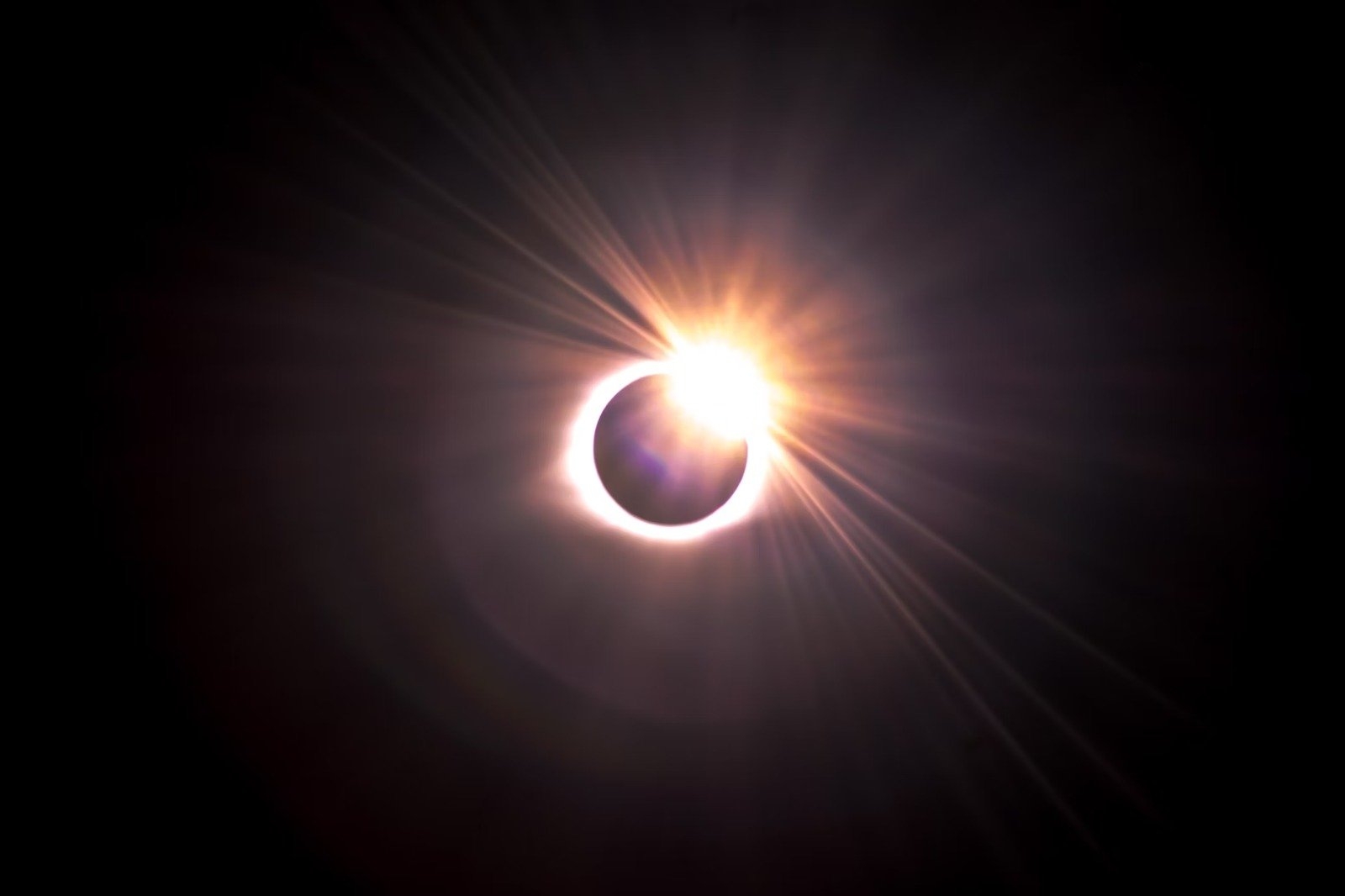 Especialistas cristãos falam sobre sinais no céu e eclipse previsto para 8 de abril