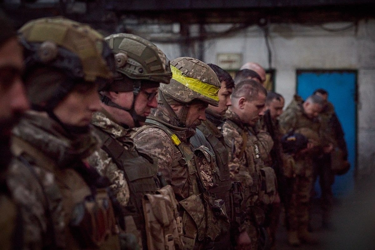 Guerra na Ucrânia: Corpos de soldados são encontrados com Bíblias em áudio