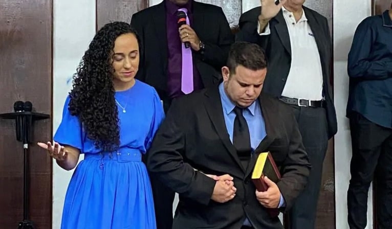 Ex-viciado se torna pastor após ser acolhido na Cristolândia: 