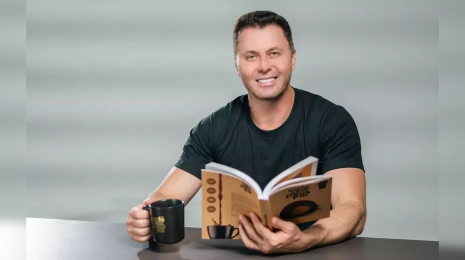 “Café com Deus Pai”: Livro devocional se torna o mais vendido do Brasil