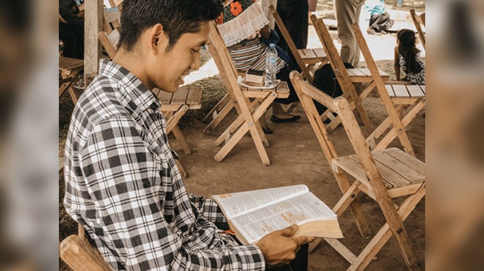 Jovem é perseguido pelo pai após abandonar o Islã para seguir Jesus, na Indonésia 