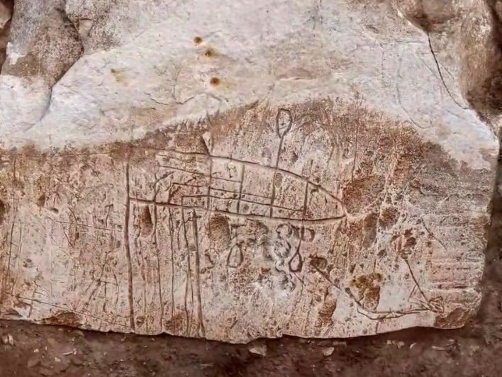 Arqueólogos descobrem igreja de 1.500 anos com desenhos de peregrinos cristãos