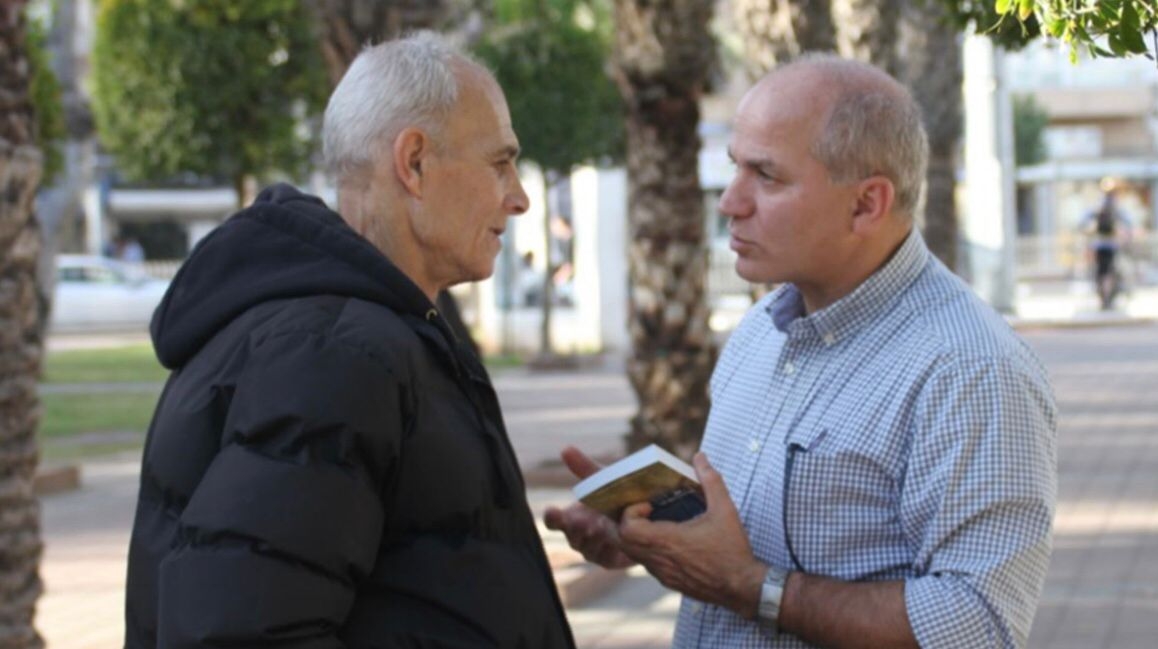 Organização distribui milhares de Bíblias em Israel: “As pessoas estão devastadas”