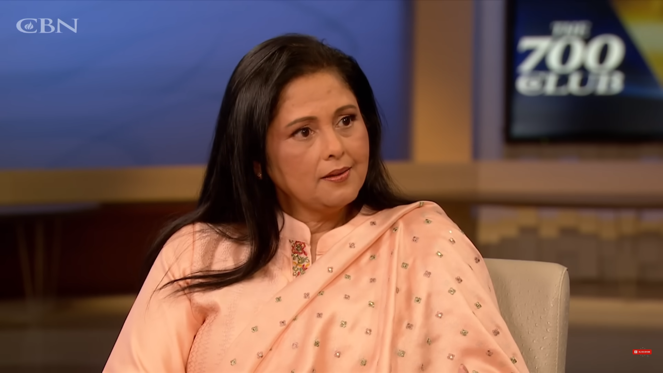 Atriz de Bollywood se converte após clamar a Jesus e sobreviver a afogamento