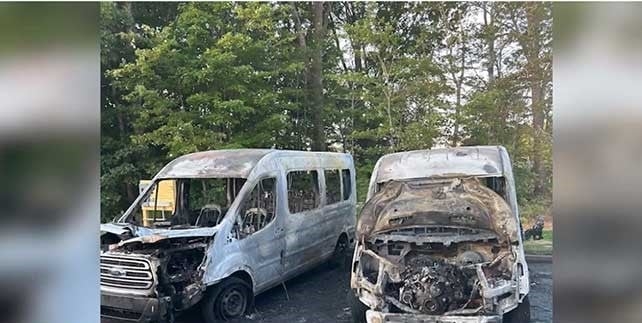 Pastor leva jovem que incendiou vans da igreja a Cristo: ‘Te perdoamos’