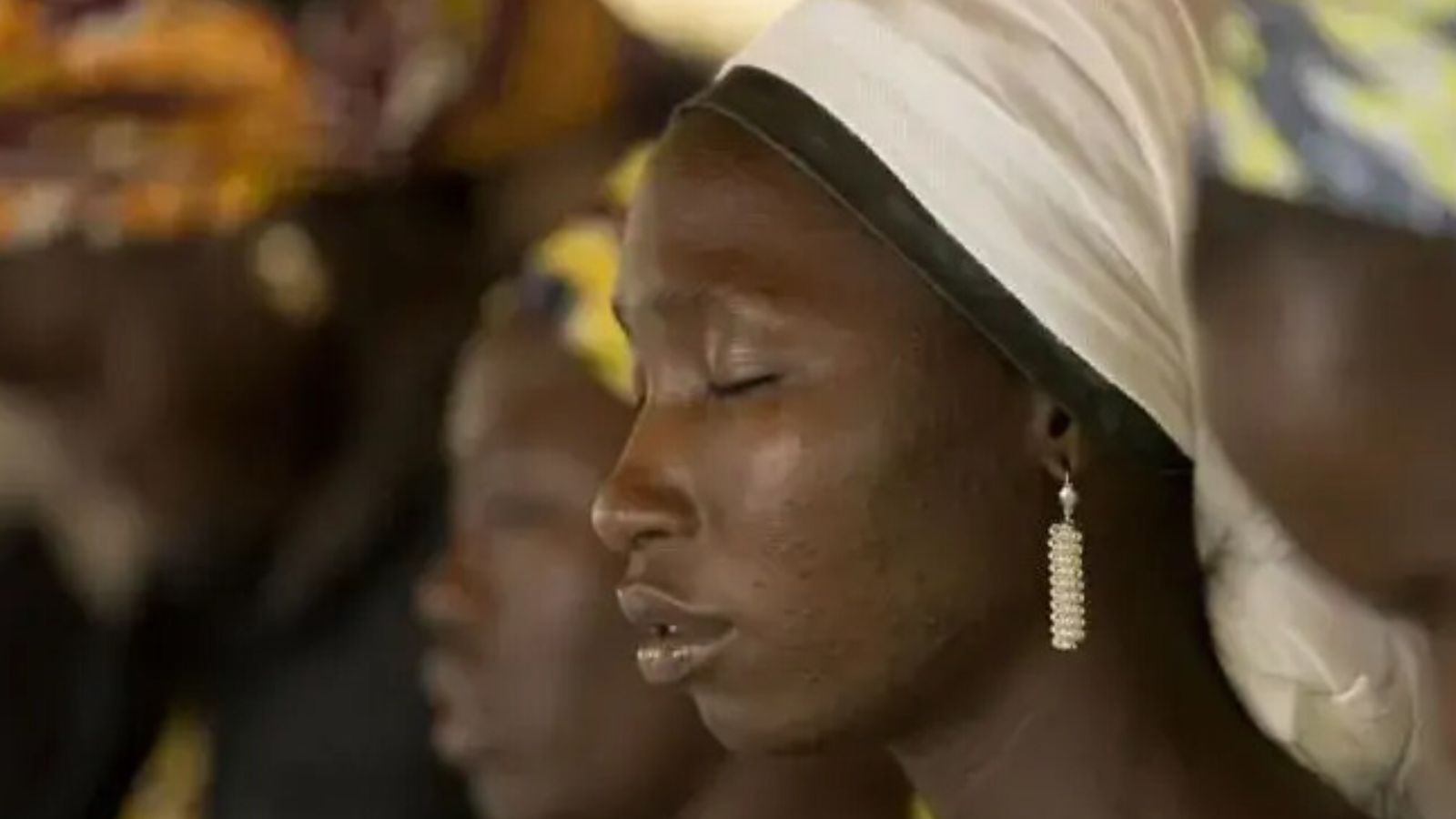 Filha é queimada pelo pai muçulmano após aceitar Jesus em Uganda