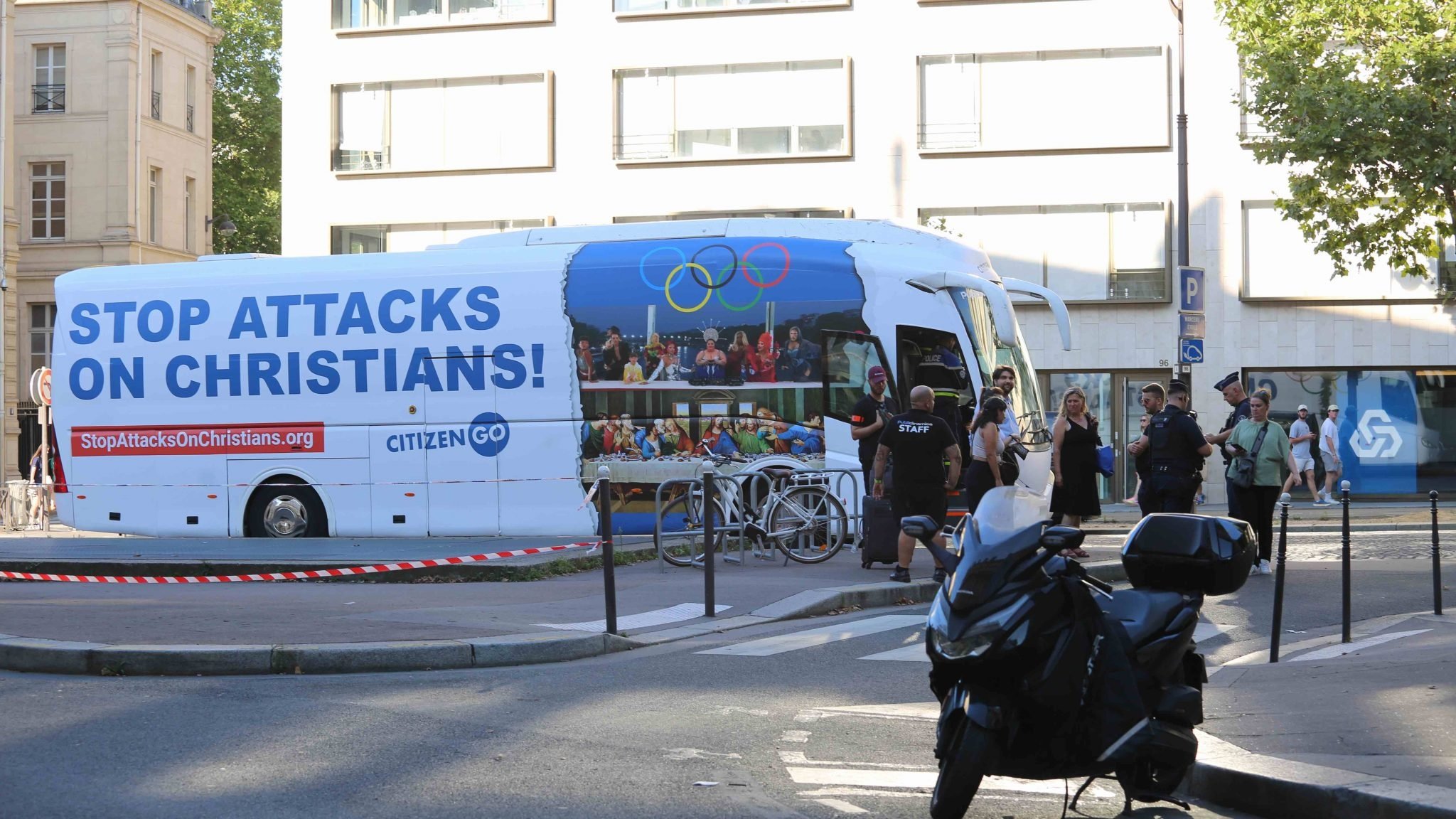 Cristãos são detidos na França após protestarem contra ataque à fé nas Olimpíadas