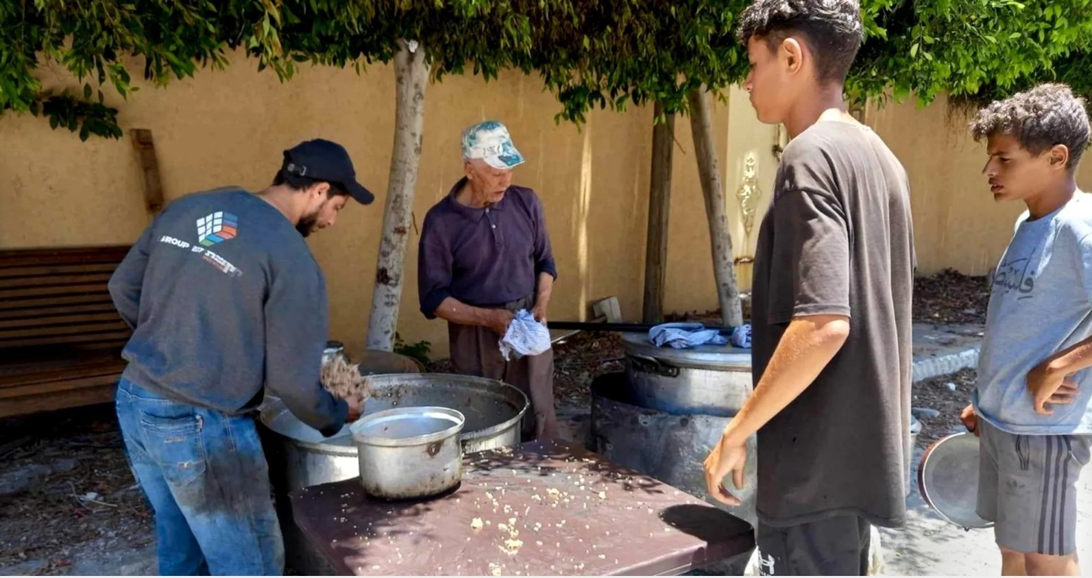 Cristãos egípcios oferecem comida e água a palestinos que fugiram de Gaza: ‘Amor de Jesus’