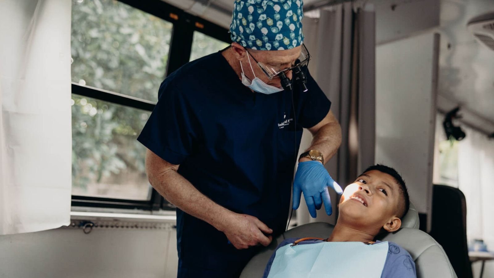 Dentistas evangelizam comunidade em El Salvador: “Deus está nos guiando”