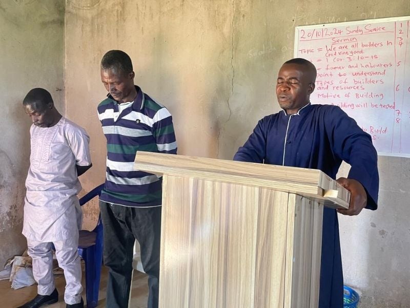 Pastor se arrisca para pregar a muçulmanos Fulani, perseguidores de cristãos