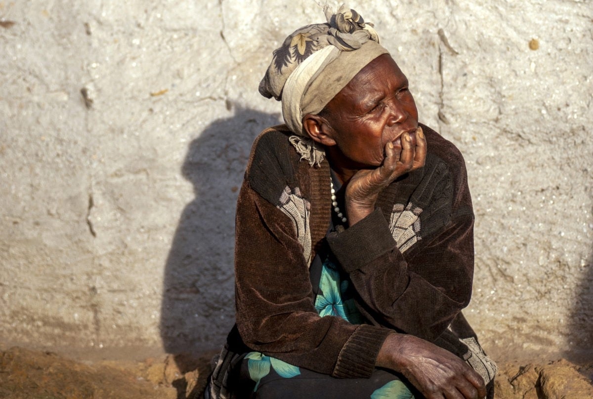 14 cristãos são mortos após raio atingir igreja, em Uganda