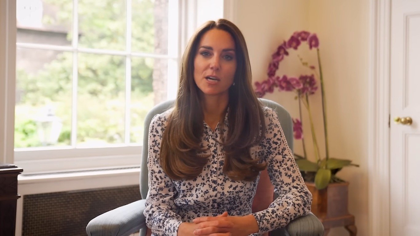 Kate Middleton se voltou para fé cristã durante batalha contra câncer, dizem fontes