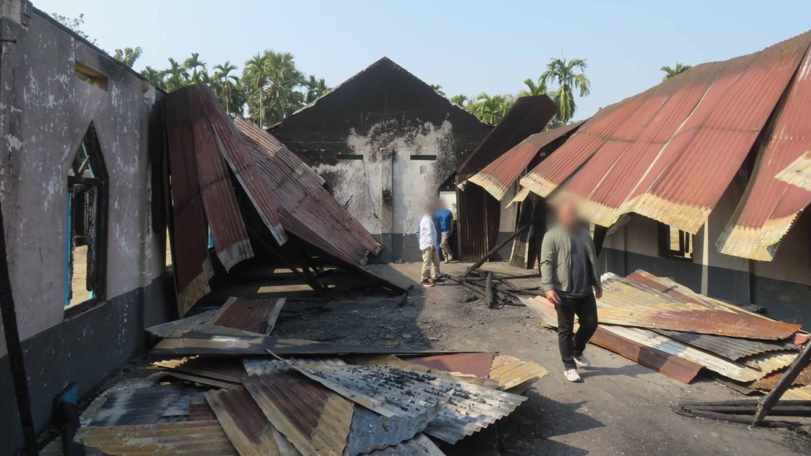 Extremistas hindus queimam igreja de 75 anos na Índia