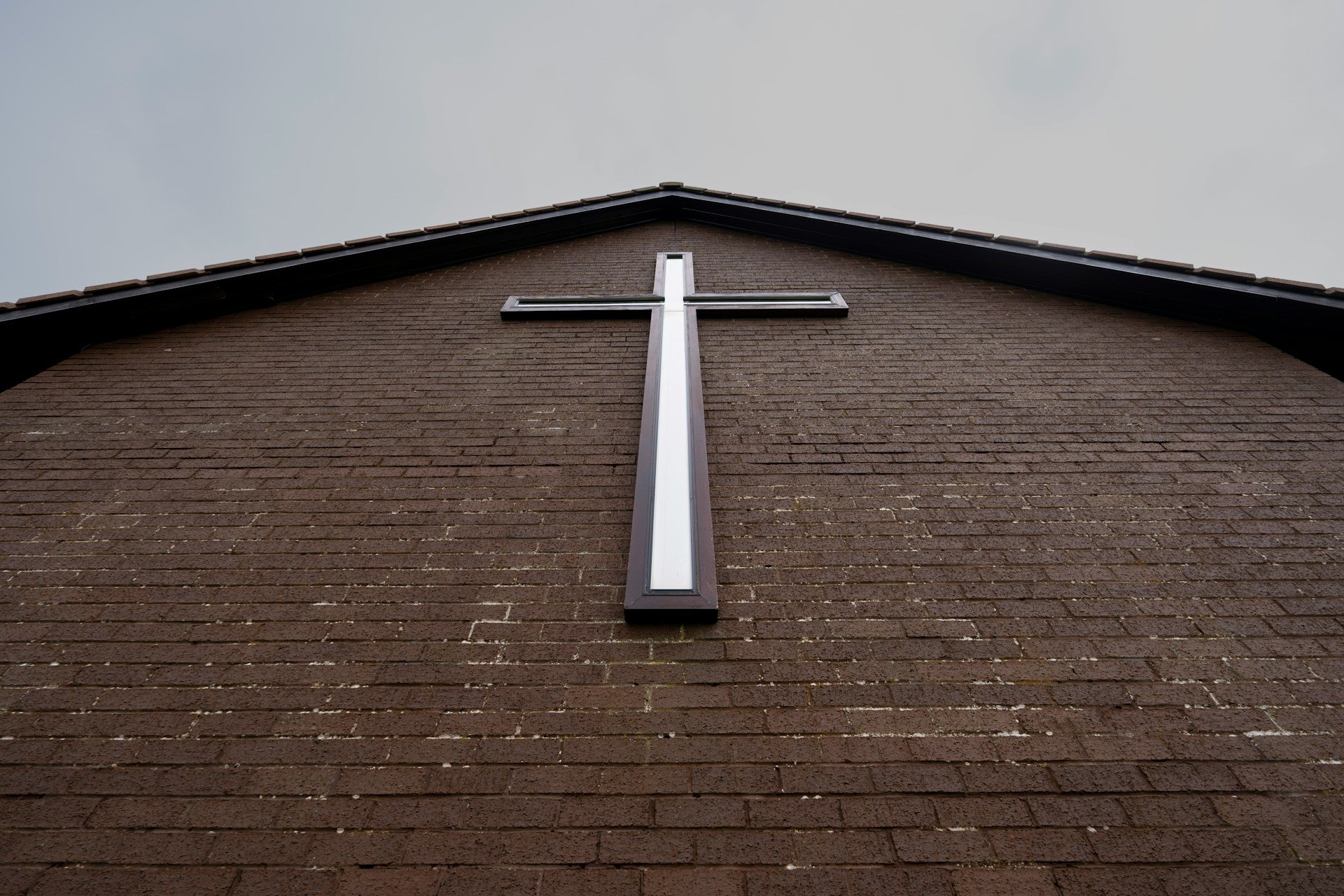 Cristianismo segue sendo o maior grupo religioso do mundo, apesar de leve queda