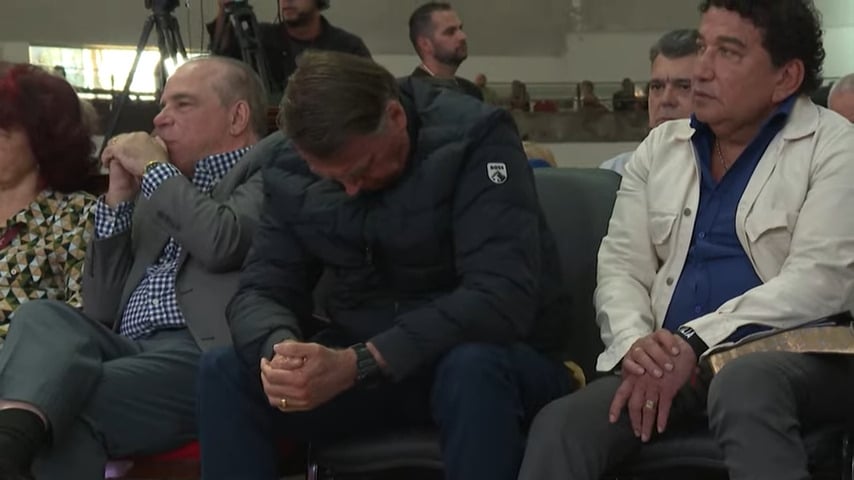 Bolsonaro, tornozeleira e culto evangélico: Até onde vai a violência simbólica a uma família?