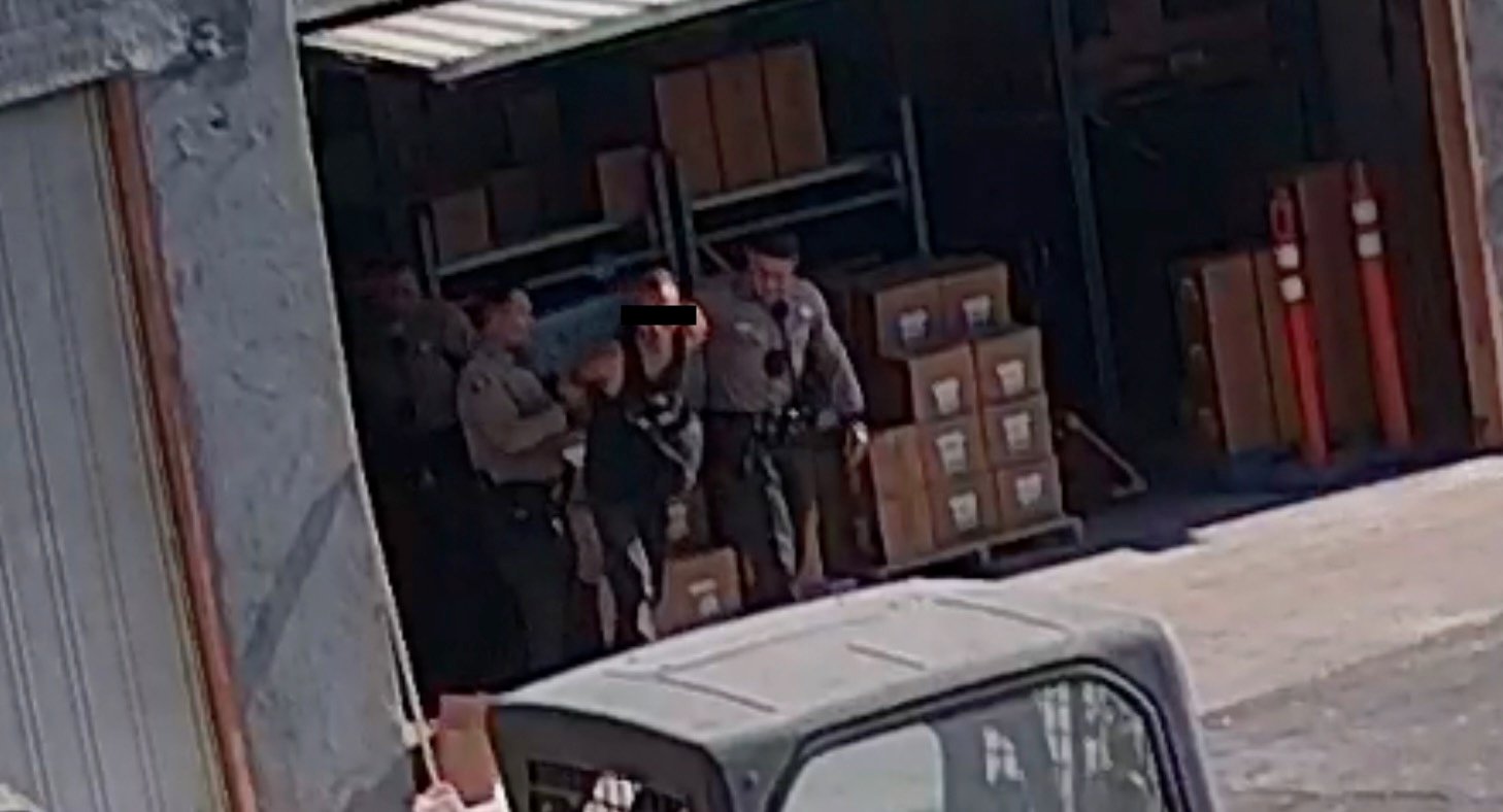 Homem invade ministério com faca e é preso sem deixar vítimas: ‘Deus nos deu livramento’