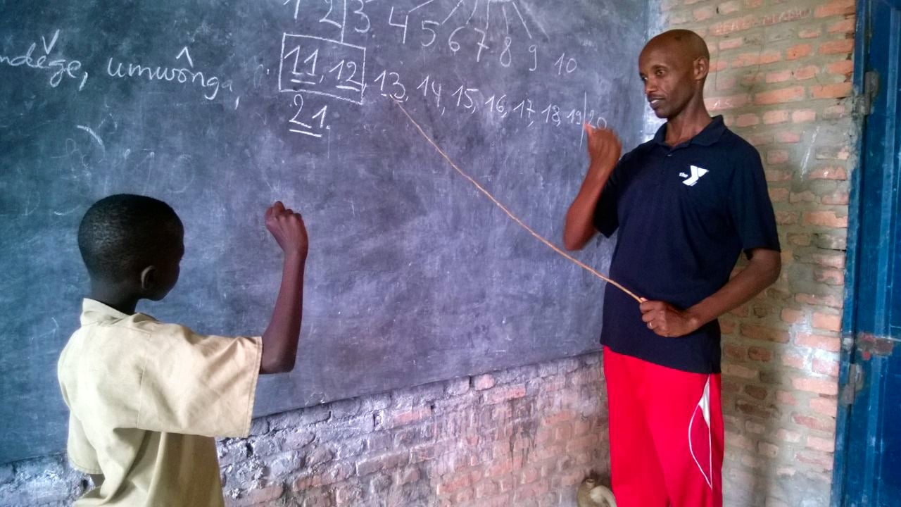 “De surdos, para surdos”: Missionários compartilham Jesus na África em língua de sinais